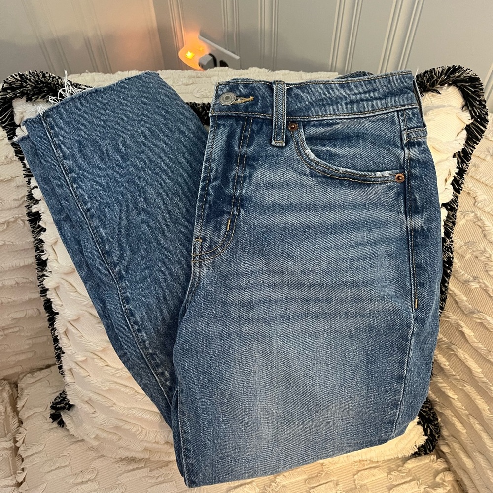 Old Navy Women's Straight Leg Jeans in Blue